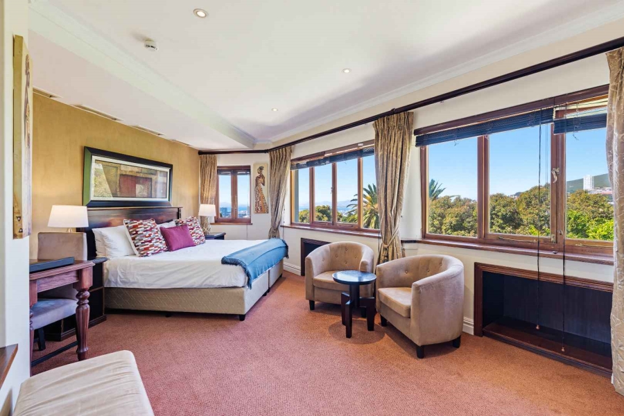 14 Bedroom Property for Sale in Oranjezicht Western Cape